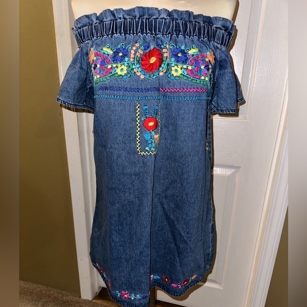 Off the shoulder Jean dress with embroidery